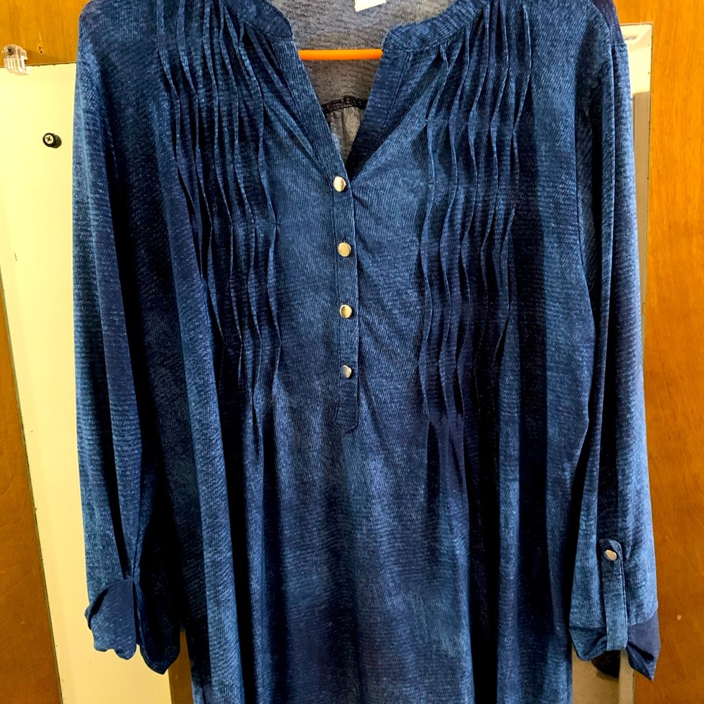 Woman’s XL blouse